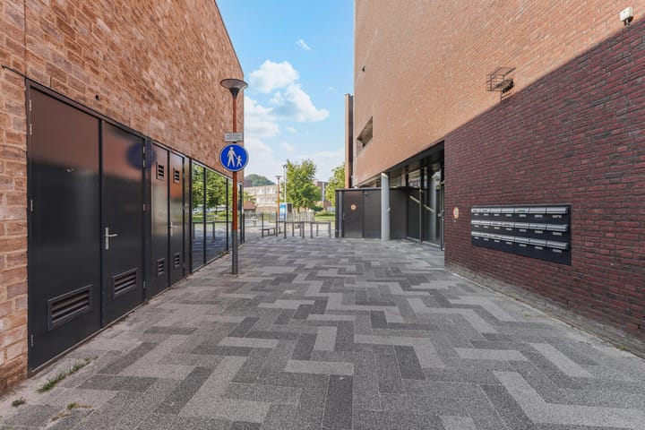 Foto 8 van Banier 72