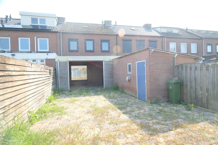 Photo 11 of Meeuwstraat 24