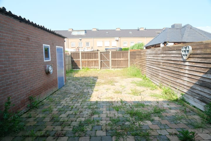 Photo 12 of Meeuwstraat 24