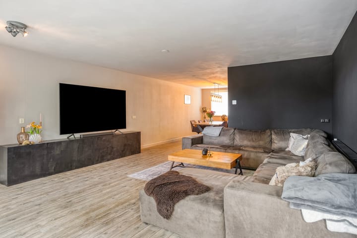 Foto 12 van Hermelijnweide 40