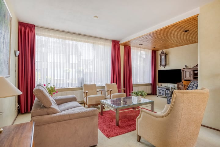 Foto 2 van Plutohof 8