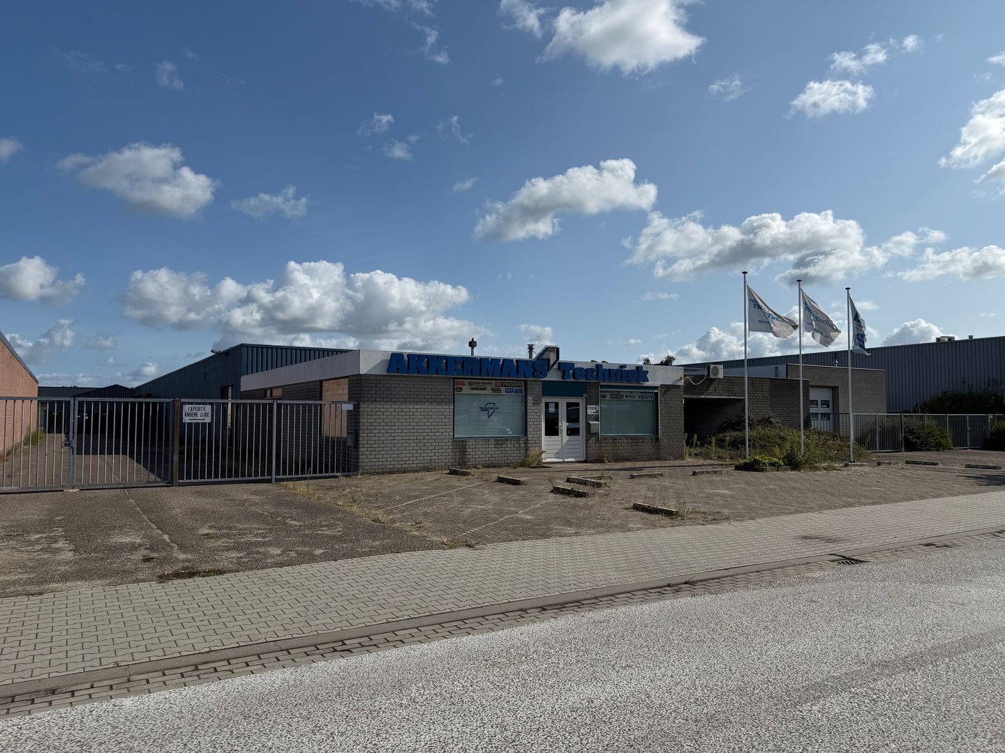 View photo 2 of Nijverheidsweg 17