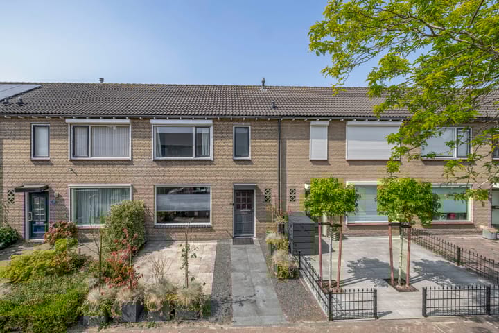 Foto 2 van Debussystraat 10