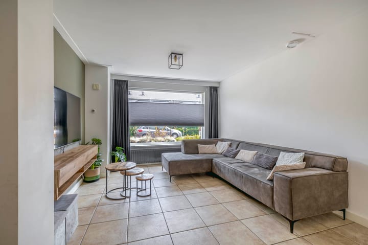 Foto 5 van Debussystraat 10