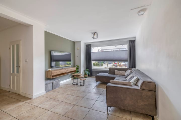 Foto 6 van Debussystraat 10