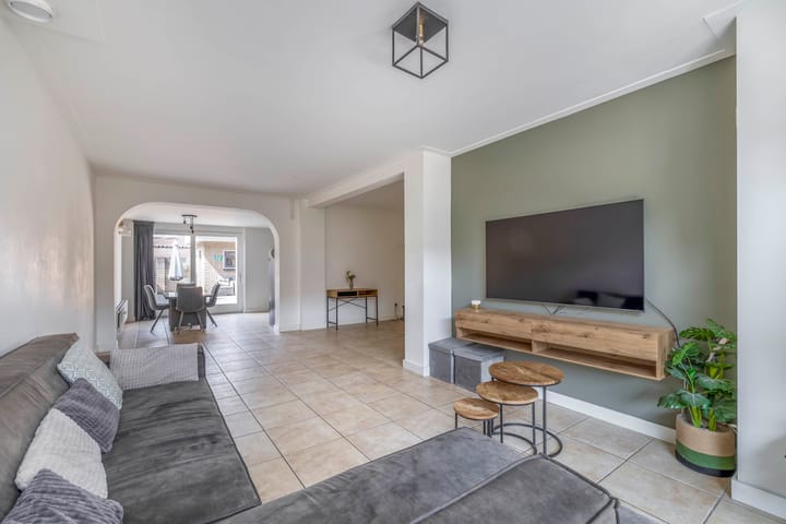 Foto 8 van Debussystraat 10