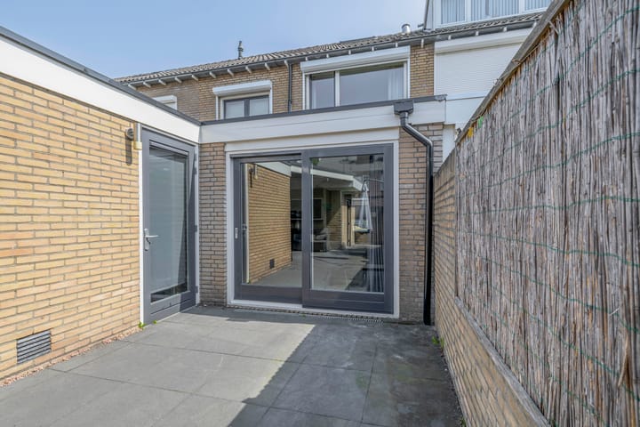 Foto 23 van Debussystraat 10