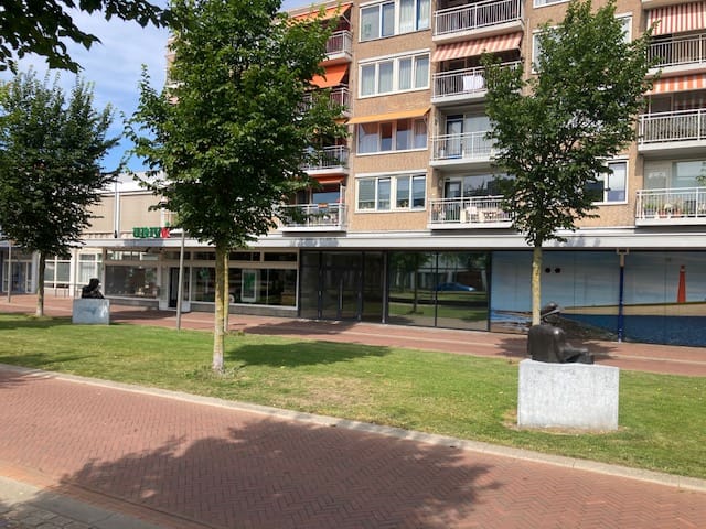 View photo 2 of Middenweg 165