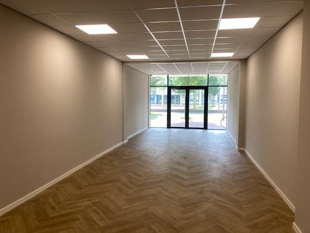View photo 4 of Middenweg 165