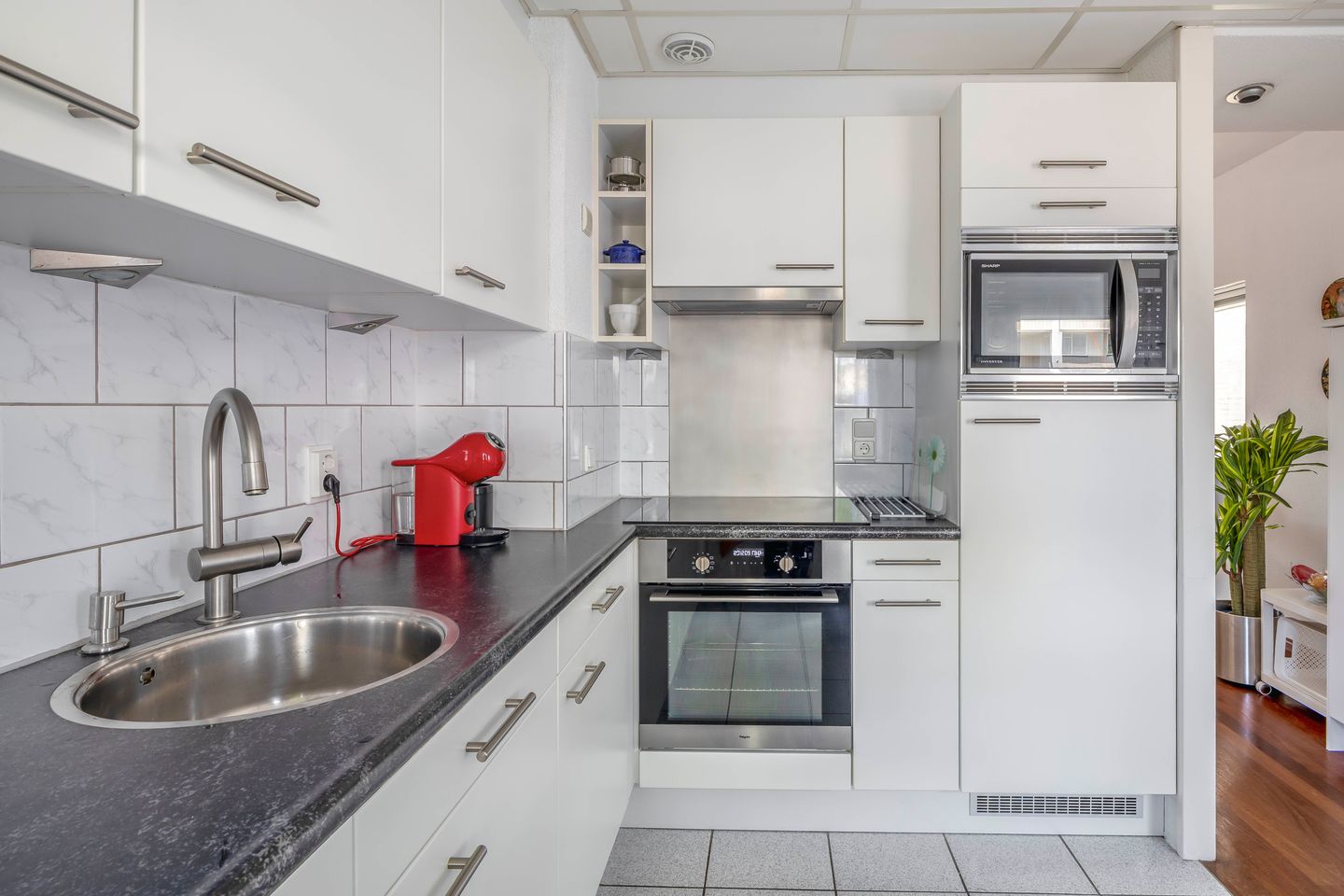 Photo 20 of Raadhuislaan 37