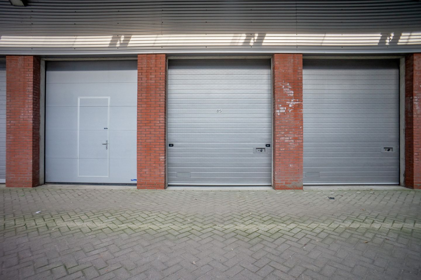 View photo 2 of Einthovenstraat 85