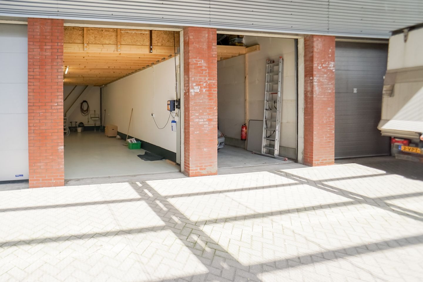 View photo 3 of Einthovenstraat 85