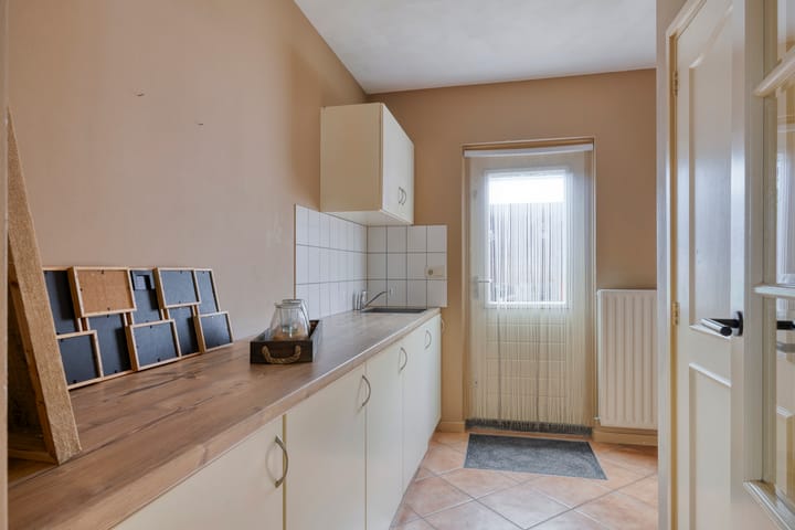 Photo 18 of Meindert Hobbemastraat 10