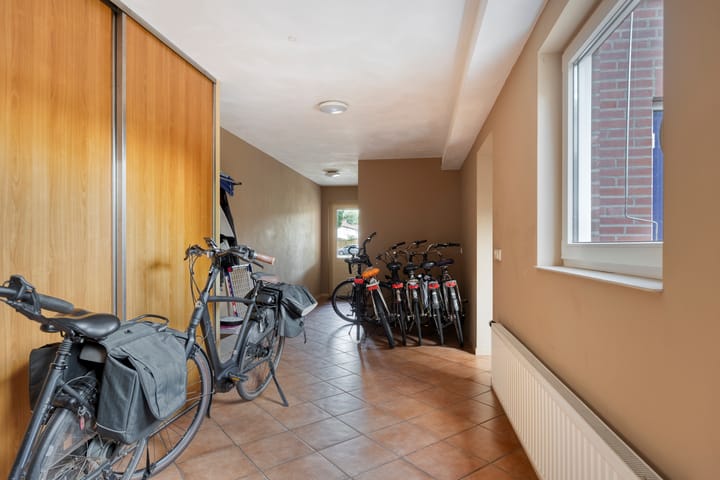 Photo 20 of Meindert Hobbemastraat 10