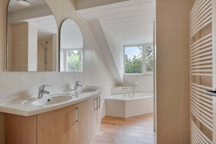 Photo 31 of Meindert Hobbemastraat 10