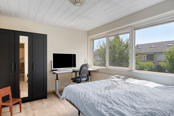 Photo 36 of Meindert Hobbemastraat 10