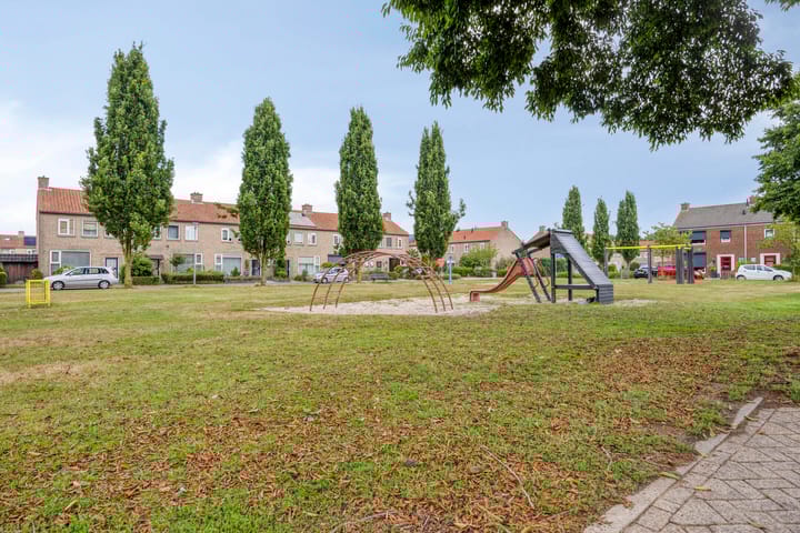 Photo 38 of Meindert Hobbemastraat 10