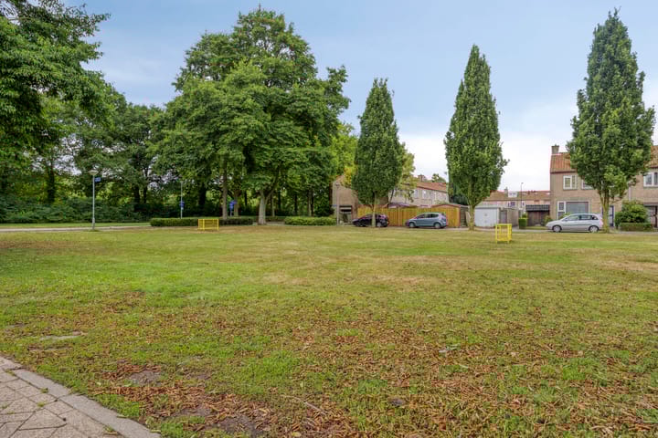 Photo 39 of Meindert Hobbemastraat 10