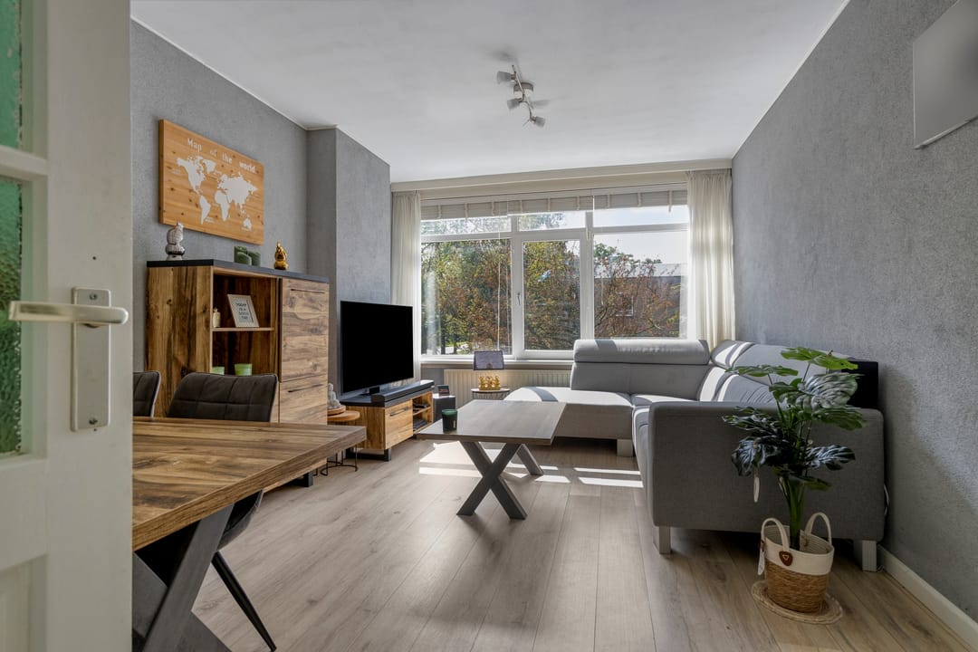 Photo 7 of Bachstraat 556