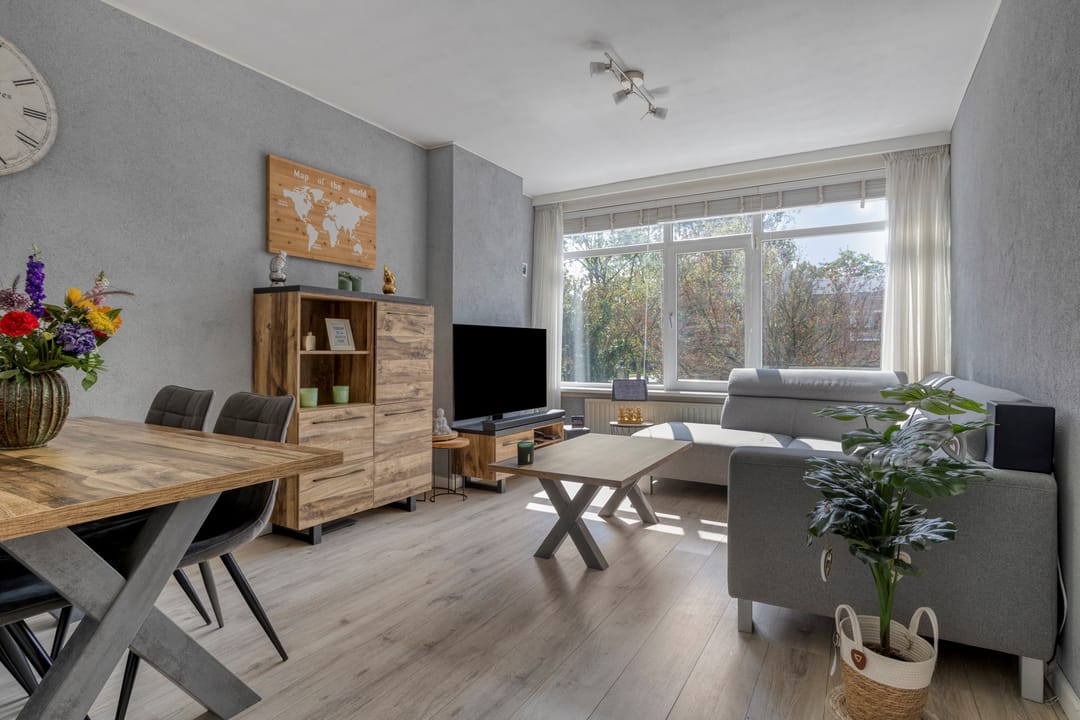 Photo 8 of Bachstraat 556