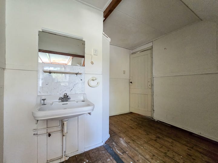 Photo 36 of Burgemeester van Heusdenweg 17