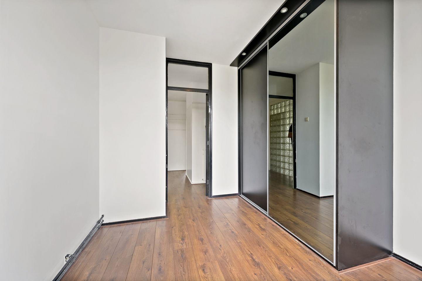 Foto 29 van Van der Lelijstraat 15-III