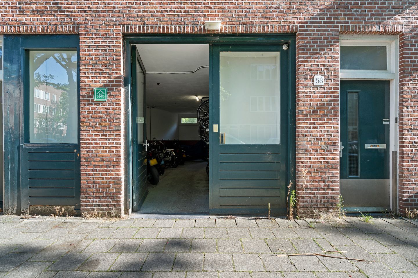 Bekijk foto 2 van IJselstraat 58-H