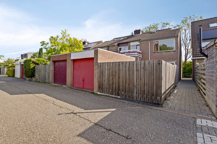 Foto 2 van Smaragd 49