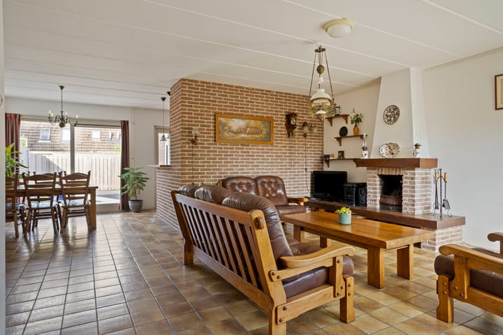 Foto 4 van Smaragd 49