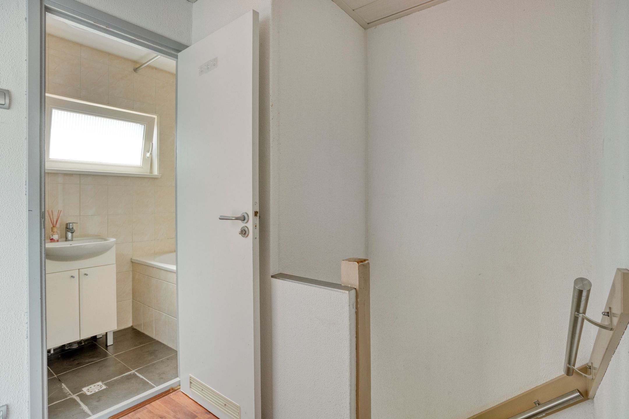 Photo 9 of Van Vollenhovenstraat 7