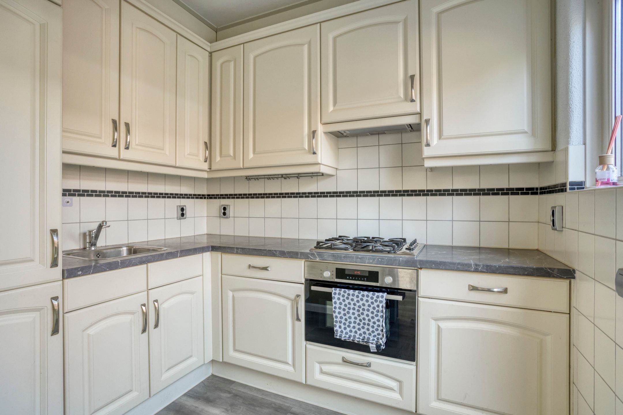 Photo 15 of Van Vollenhovenstraat 7