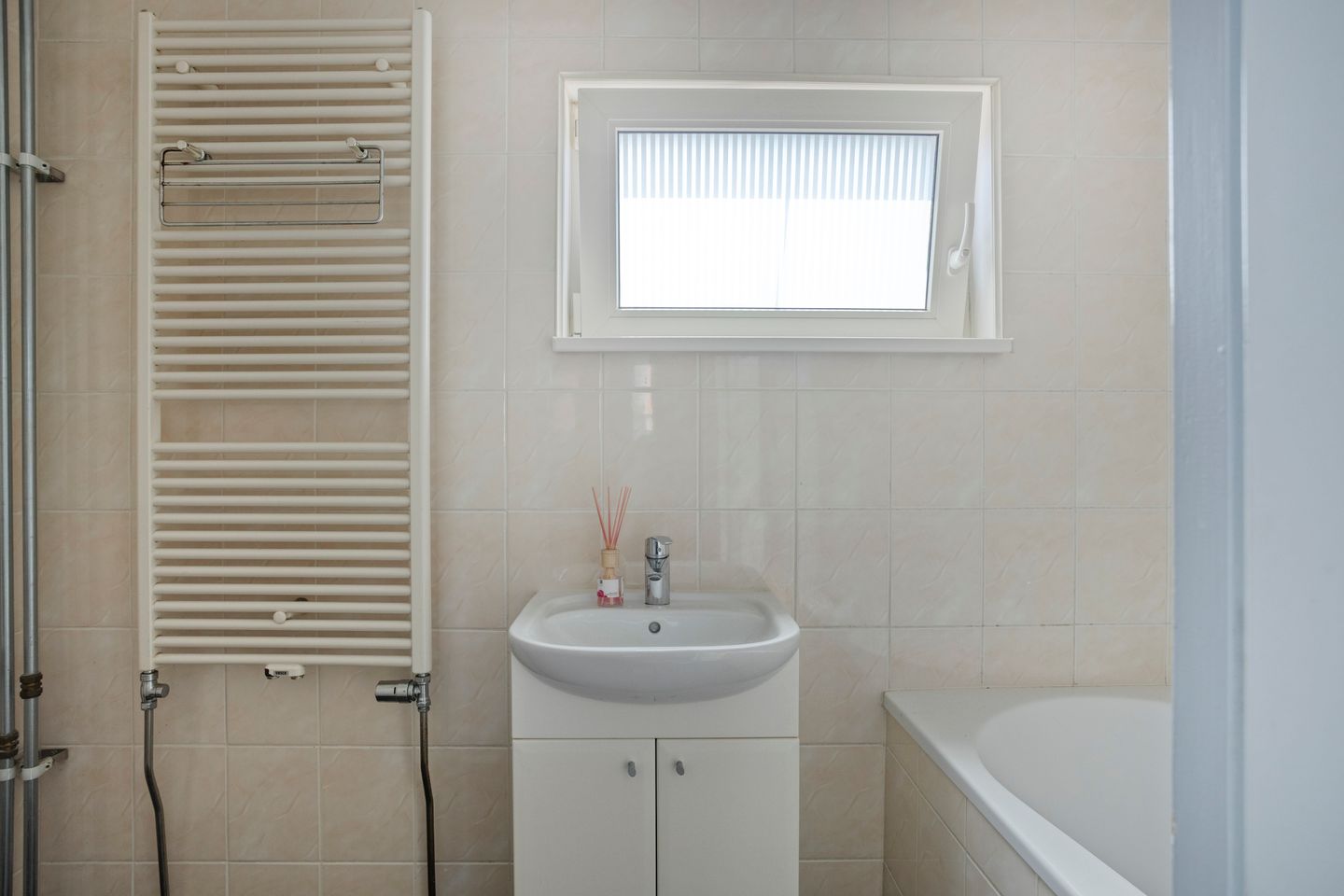 Photo 19 of Van Vollenhovenstraat 7