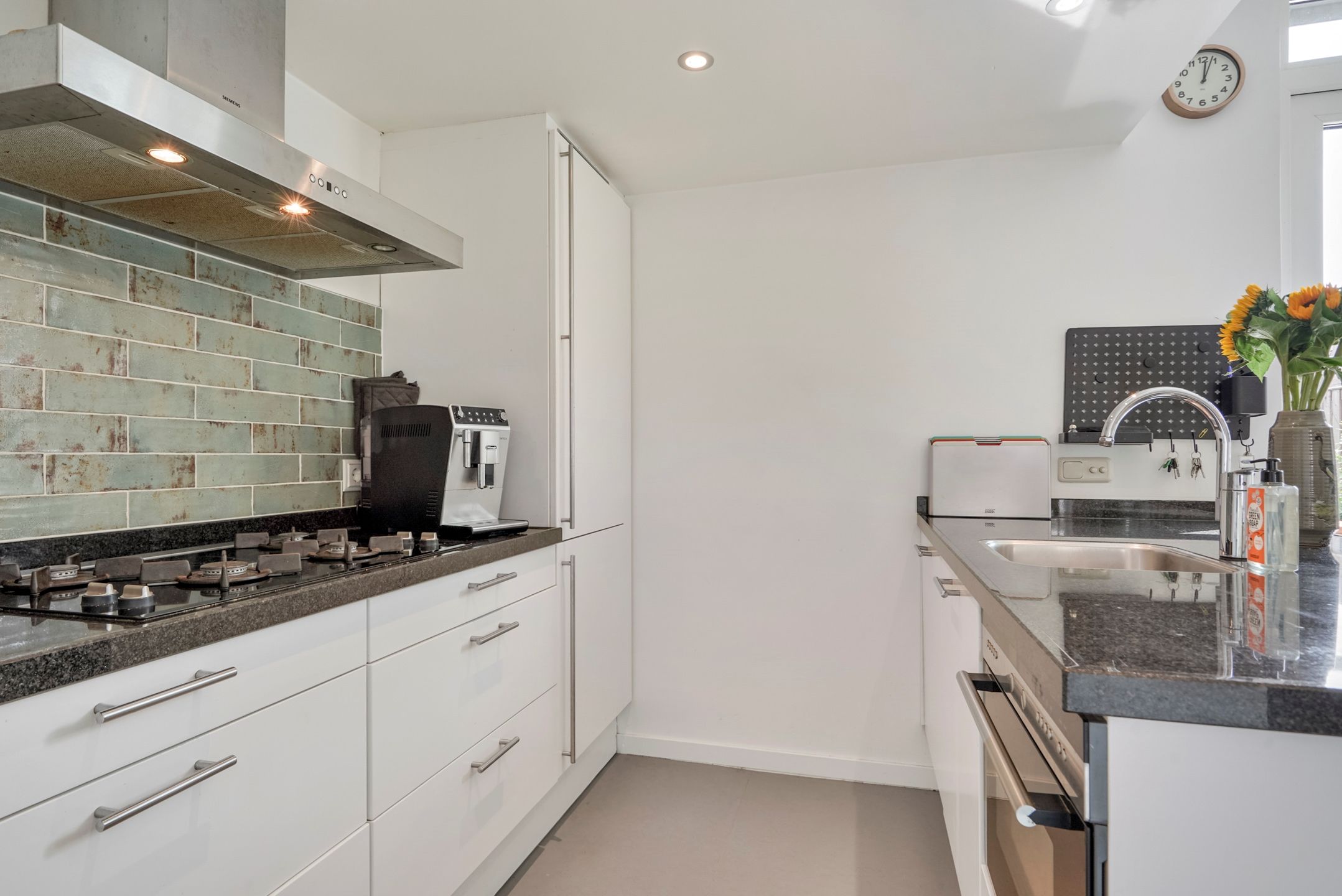 Photo 15 of Pater Ruttenstraat 42