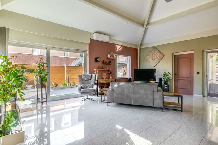 Photo 11 of Schokkerstraat 39