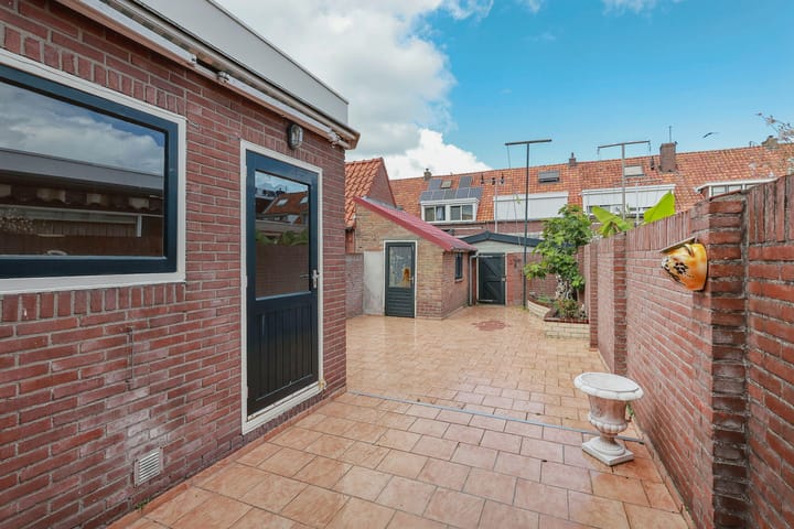 Photo 4 of Dokter Weversstraat 14