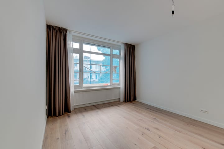 Photo 3 of Van Woustraat 221-2