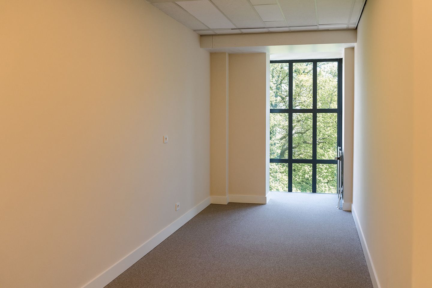 View photo 2 of Zeestraat 100