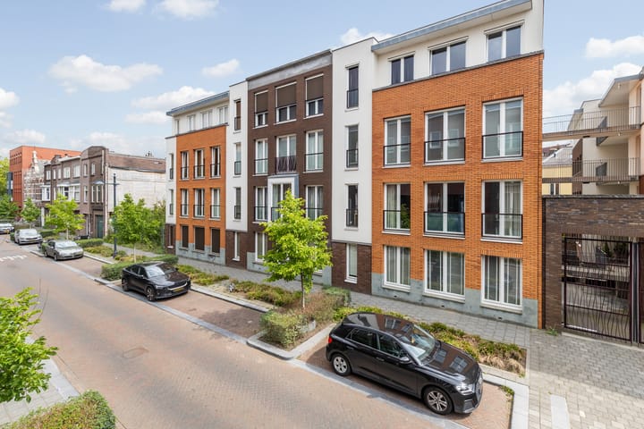 Foto 1 van Menno van Coehoornstraat 2-B8