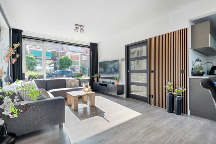 Photo 9 of Wentholtstraat 49