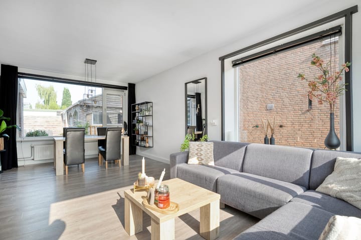 Photo 10 of Wentholtstraat 49