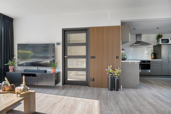 Photo 11 of Wentholtstraat 49