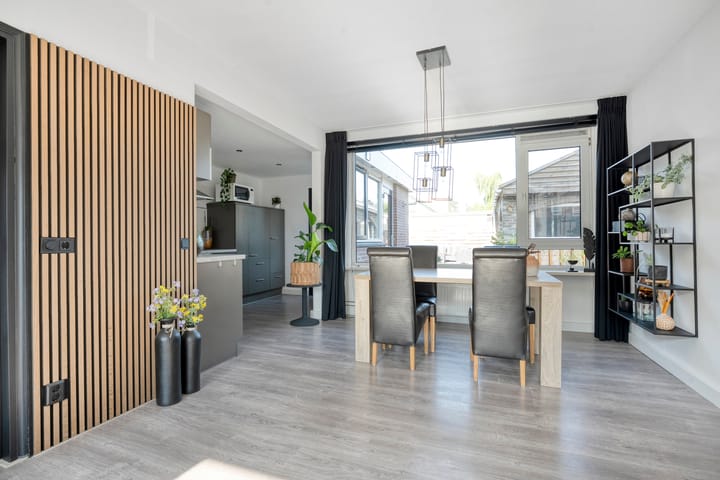 Photo 13 of Wentholtstraat 49