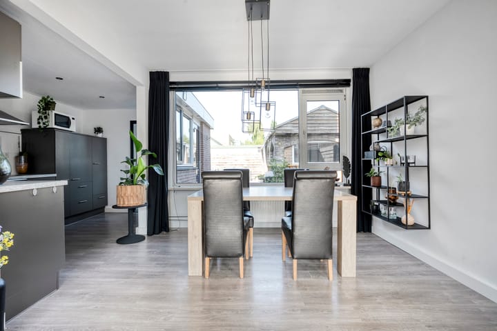 Photo 14 of Wentholtstraat 49