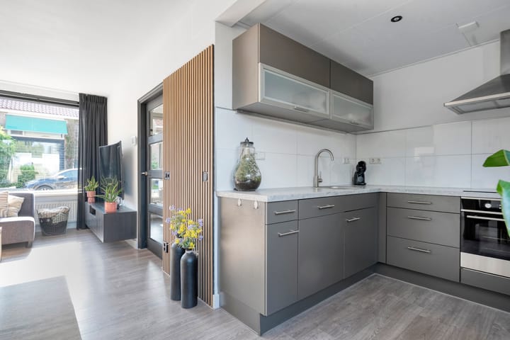 Photo 15 of Wentholtstraat 49