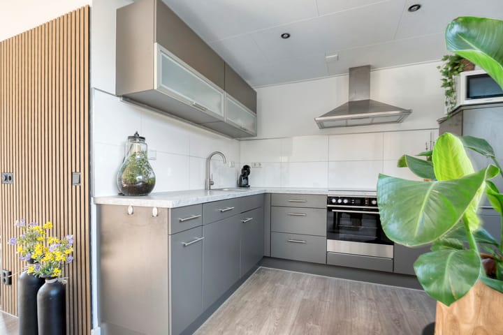 Photo 16 of Wentholtstraat 49