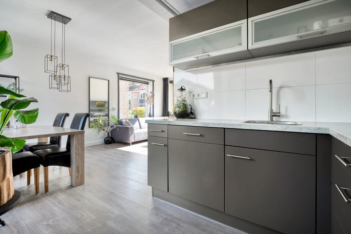 Photo 17 of Wentholtstraat 49