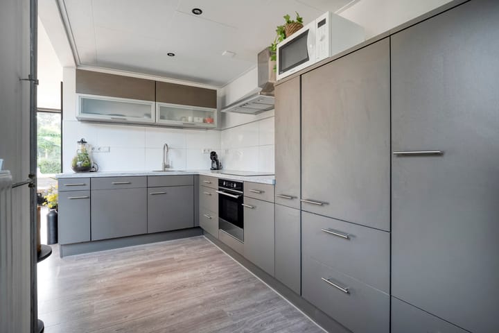 Photo 19 of Wentholtstraat 49