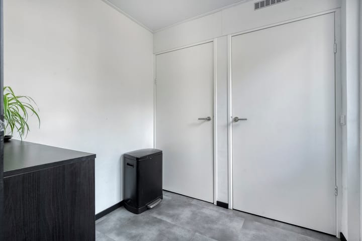 Photo 21 of Wentholtstraat 49