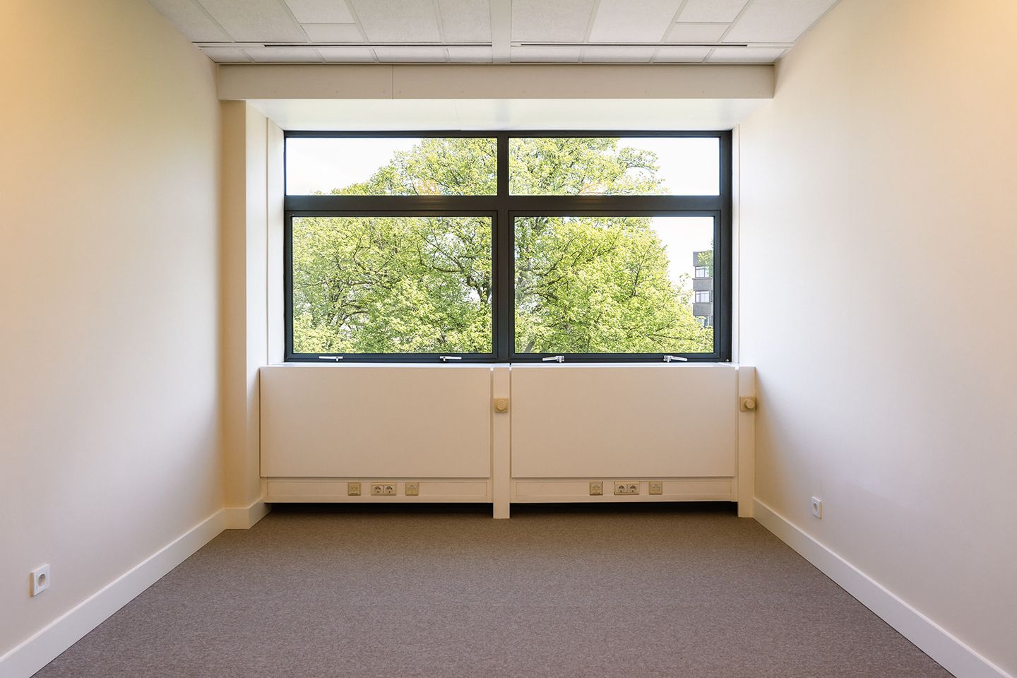 View photo 1 of Zeestraat 100