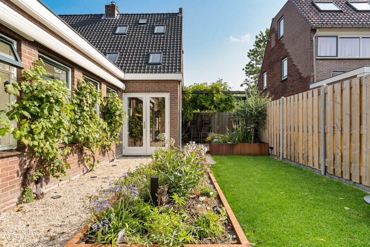 Foto 32 van Molenstraat 153